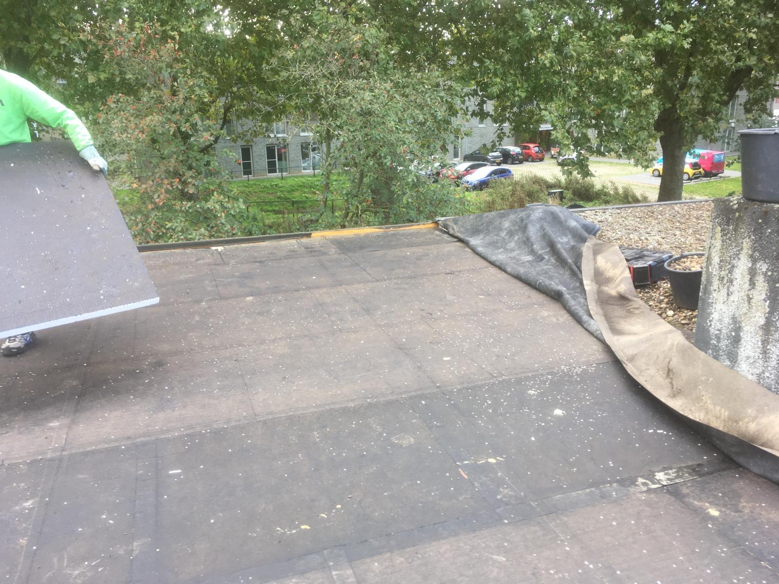 Vooraf: voorbereidingen slopen bestaande bitumen dakbedekking tot op het houten dakbeschot